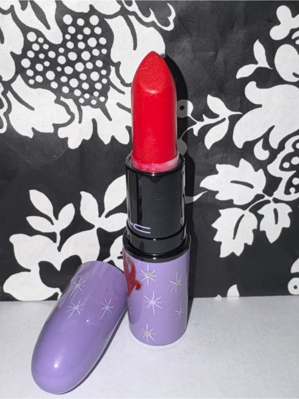 Mac Kanga Rouge-Dame Edna